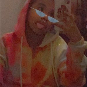 Meet your Posher, Cassandra